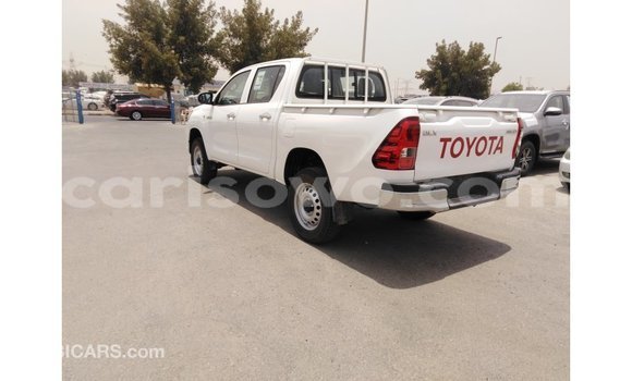 Sayi Imported Toyota Hilux White Mota in Import - Dubai a Benin Sayi Imported Toyota Hilux White Mota in Import - Dubai a Benin