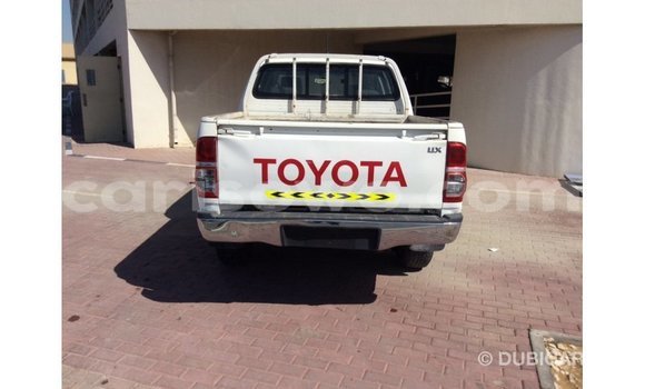 Acheter Import Voiture Toyota Hilux Blanc à Import - Dubai, Benin Acheter Import Voiture Toyota Hilux Blanc à Import - Dubai, Benin