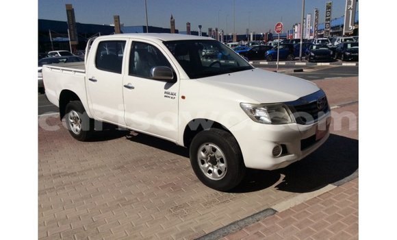 Acheter Import Voiture Toyota Hilux Blanc à Import - Dubai, Benin Acheter Import Voiture Toyota Hilux Blanc à Import - Dubai, Benin