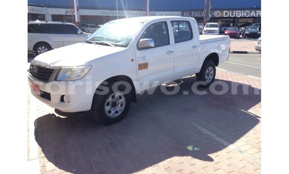 Acheter Import Voiture Toyota Hilux Blanc à Import - Dubai, Benin Acheter Import Voiture Toyota Hilux Blanc à Import - Dubai, Benin