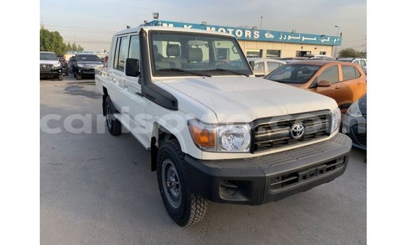 Sayi Imported Toyota Land Cruiser White Mota in Import - Dubai a Benin Sayi Imported Toyota Land Cruiser White Mota in Import - Dubai a Benin