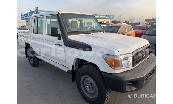 Sayi Imported Toyota Land Cruiser White Mota in Import - Dubai a Benin Sayi Imported Toyota Land Cruiser White Mota in Import - Dubai a Benin