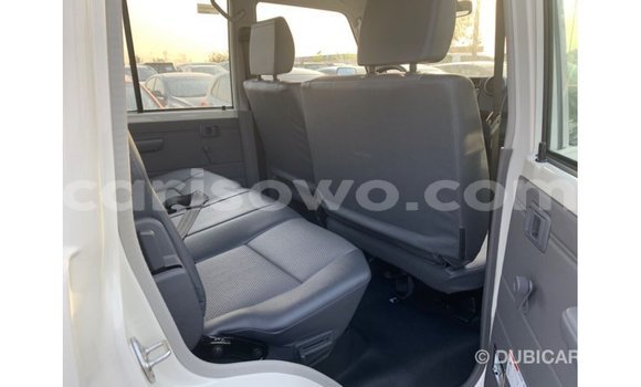 Sayi Imported Toyota Land Cruiser White Mota in Import - Dubai a Benin Sayi Imported Toyota Land Cruiser White Mota in Import - Dubai a Benin