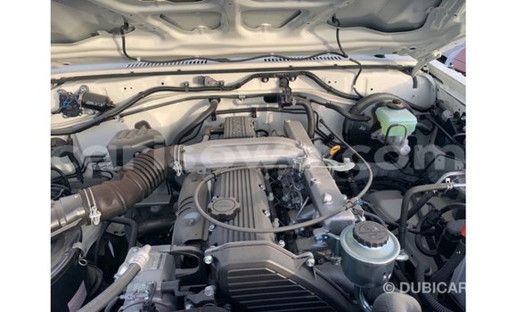 Sayi Imported Toyota Land Cruiser White Mota in Import - Dubai a Benin Sayi Imported Toyota Land Cruiser White Mota in Import - Dubai a Benin
