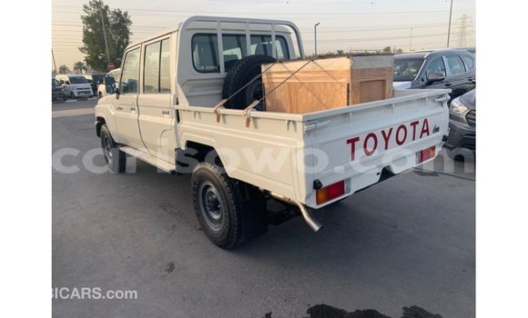 Sayi Imported Toyota Land Cruiser White Mota in Import - Dubai a Benin Sayi Imported Toyota Land Cruiser White Mota in Import - Dubai a Benin