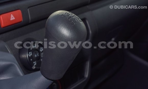 Acheter Import Voiture Toyota Hiace Blanc à Import - Dubai, Benin Acheter Import Voiture Toyota Hiace Blanc à Import - Dubai, Benin