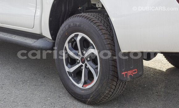 Ra Imported Toyota Hilux funfun Ọkọ̀ in Import - Dubai ni Benin Ra Imported Toyota Hilux funfun Ọkọ̀ in Import - Dubai ni Benin