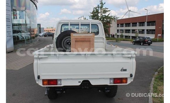 Sayi Imported Toyota Land Cruiser White Mota in Import - Dubai a Benin Sayi Imported Toyota Land Cruiser White Mota in Import - Dubai a Benin