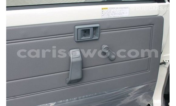 Sayi Imported Toyota Land Cruiser White Mota in Import - Dubai a Benin Sayi Imported Toyota Land Cruiser White Mota in Import - Dubai a Benin