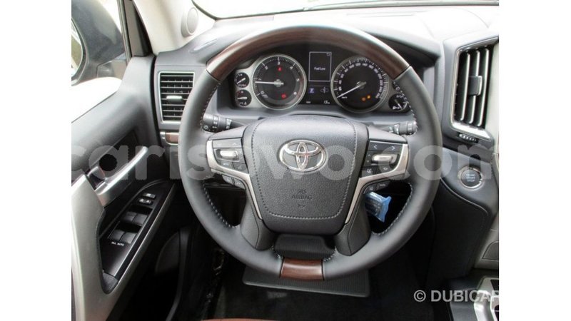Big with watermark toyota land cruiser benin import dubai 7314