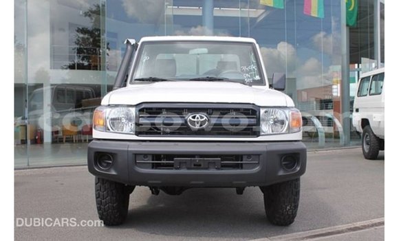 Sayi Imported Toyota Land Cruiser White Mota in Import - Dubai a Benin Sayi Imported Toyota Land Cruiser White Mota in Import - Dubai a Benin