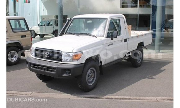 Sayi Imported Toyota Land Cruiser White Mota in Import - Dubai a Benin Sayi Imported Toyota Land Cruiser White Mota in Import - Dubai a Benin