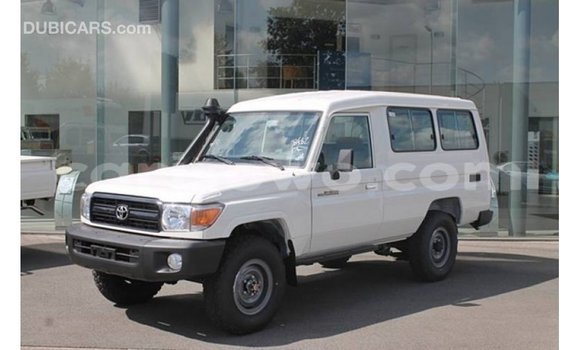 Acheter Import Voiture Toyota Land Cruiser Blanc à Import - Dubai, Benin Acheter Import Voiture Toyota Land Cruiser Blanc à Import - Dubai, Benin