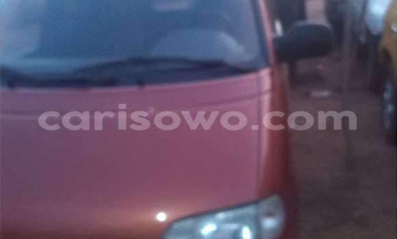 Sayi Na hannu Nissan Serena Red Mota in Abomey Calavi a Benin