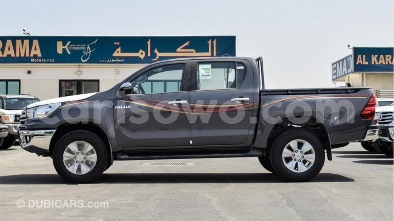 Big with watermark toyota hilux benign import dubai 7333