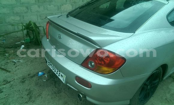 Sayi Na hannu Hyundai Coupe Azurfa Mota in Cotonou a Benin