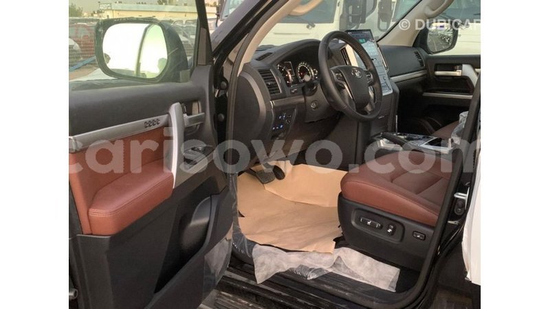 Big with watermark toyota land cruiser benign import dubai 7341
