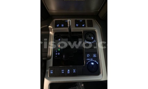 Acheter Import Voiture Toyota Land Cruiser Noir à Import - Dubai, Benin Acheter Import Voiture Toyota Land Cruiser Noir à Import - Dubai, Benin