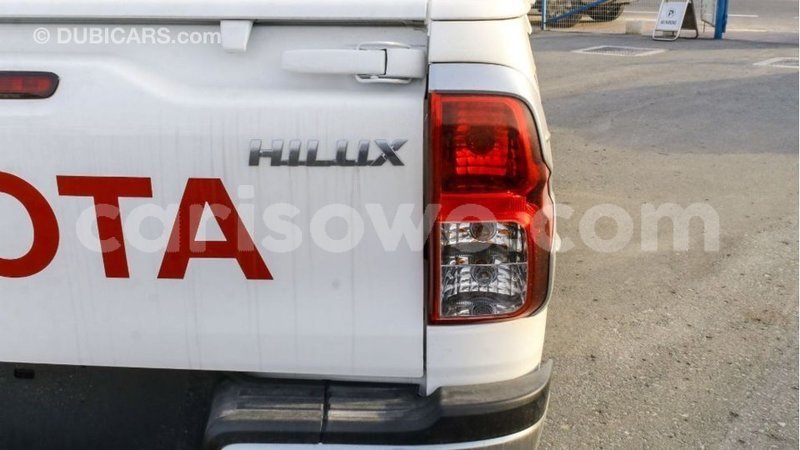 Big with watermark toyota hilux benign import dubai 7344