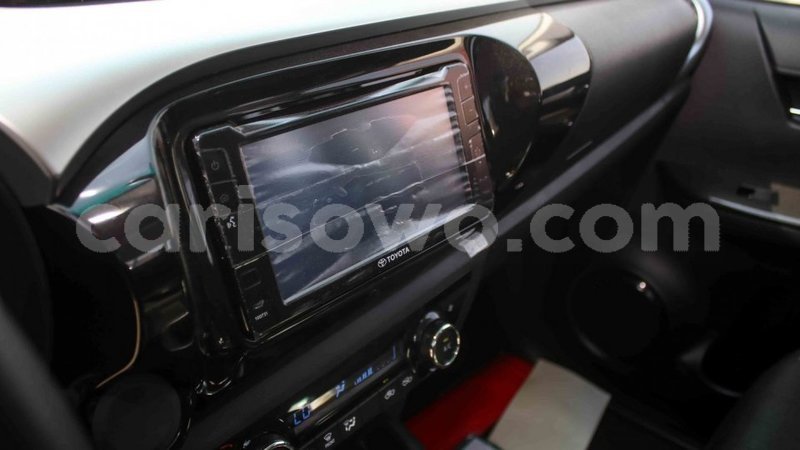 Big with watermark toyota hilux benign import dubai 7345