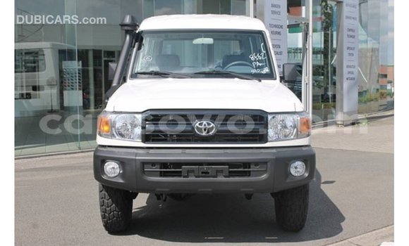 Sayi Imported Toyota Land Cruiser White Mota in Import - Dubai a Benin Sayi Imported Toyota Land Cruiser White Mota in Import - Dubai a Benin