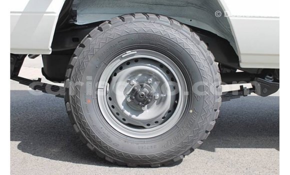 Sayi Imported Toyota Land Cruiser White Mota in Import - Dubai a Benin Sayi Imported Toyota Land Cruiser White Mota in Import - Dubai a Benin