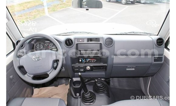 Sayi Imported Toyota Land Cruiser White Mota in Import - Dubai a Benin Sayi Imported Toyota Land Cruiser White Mota in Import - Dubai a Benin