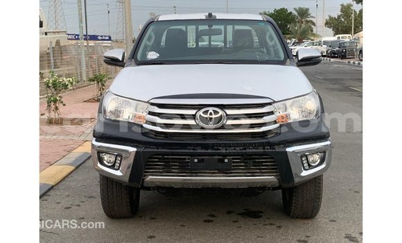 Acheter Import Voiture Toyota Hilux Noir à Import - Dubai, Benin Acheter Import Voiture Toyota Hilux Noir à Import - Dubai, Benin