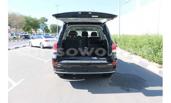 Acheter Import Voiture Toyota Land Cruiser Noir à Import - Dubai, Benin Acheter Import Voiture Toyota Land Cruiser Noir à Import - Dubai, Benin