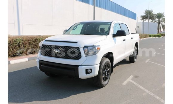 Acheter Import Voiture Toyota Tundra Blanc à Import - Dubai, Benin Acheter Import Voiture Toyota Tundra Blanc à Import - Dubai, Benin