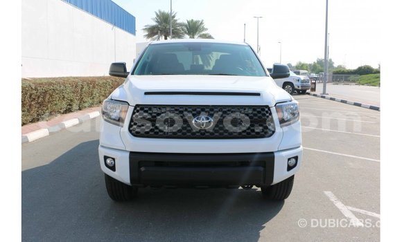 Acheter Import Voiture Toyota Tundra Blanc à Import - Dubai, Benin Acheter Import Voiture Toyota Tundra Blanc à Import - Dubai, Benin