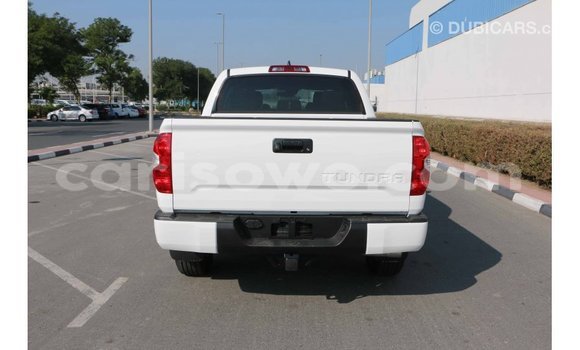 Acheter Import Voiture Toyota Tundra Blanc à Import - Dubai, Benin Acheter Import Voiture Toyota Tundra Blanc à Import - Dubai, Benin