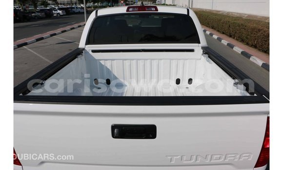 Acheter Import Voiture Toyota Tundra Blanc à Import - Dubai, Benin Acheter Import Voiture Toyota Tundra Blanc à Import - Dubai, Benin