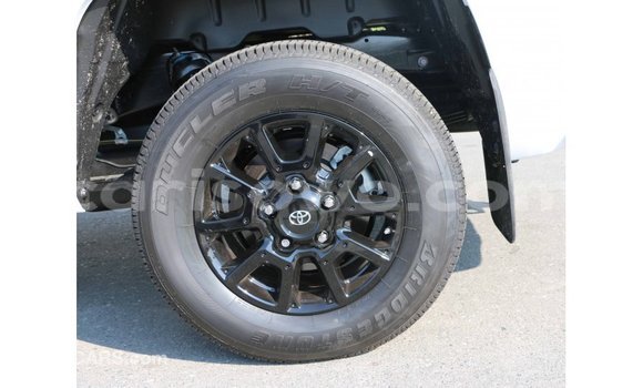 Acheter Import Voiture Toyota Tundra Blanc à Import - Dubai, Benin Acheter Import Voiture Toyota Tundra Blanc à Import - Dubai, Benin