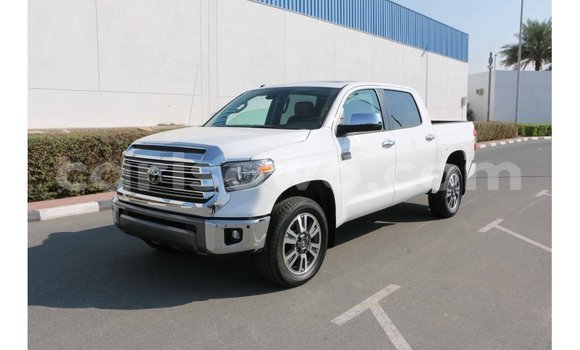 Acheter Import Voiture Toyota Tundra Blanc à Import - Dubai, Benin Acheter Import Voiture Toyota Tundra Blanc à Import - Dubai, Benin