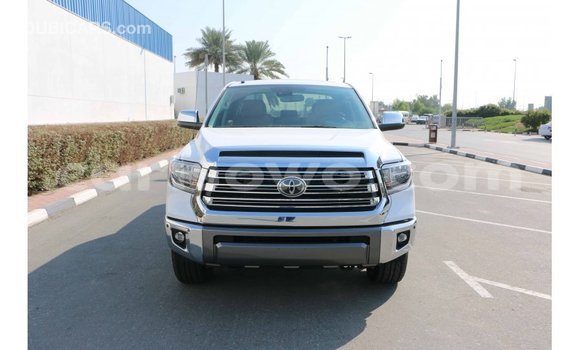 Acheter Import Voiture Toyota Tundra Blanc à Import - Dubai, Benin Acheter Import Voiture Toyota Tundra Blanc à Import - Dubai, Benin
