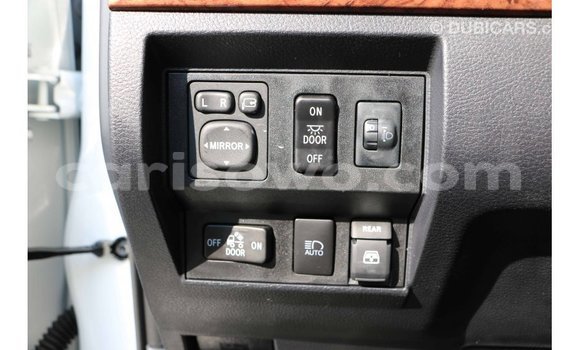Acheter Import Voiture Toyota Tundra Blanc à Import - Dubai, Benin Acheter Import Voiture Toyota Tundra Blanc à Import - Dubai, Benin