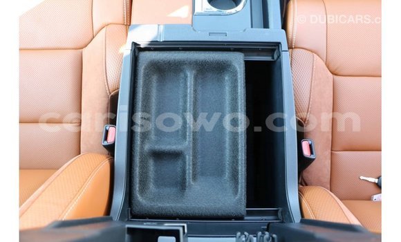 Acheter Import Voiture Toyota Tundra Blanc à Import - Dubai, Benin Acheter Import Voiture Toyota Tundra Blanc à Import - Dubai, Benin