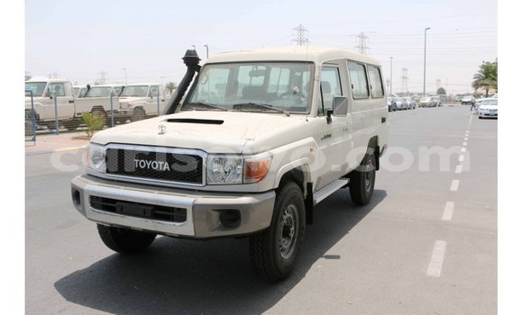 Sayi Imported Toyota Land Cruiser White Mota in Import - Dubai a Benin Sayi Imported Toyota Land Cruiser White Mota in Import - Dubai a Benin
