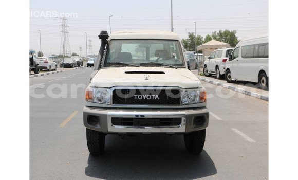 Sayi Imported Toyota Land Cruiser White Mota in Import - Dubai a Benin Sayi Imported Toyota Land Cruiser White Mota in Import - Dubai a Benin