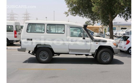 Sayi Imported Toyota Land Cruiser White Mota in Import - Dubai a Benin Sayi Imported Toyota Land Cruiser White Mota in Import - Dubai a Benin