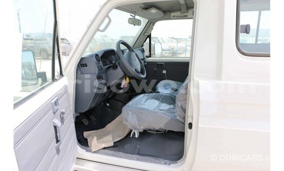 Sayi Imported Toyota Land Cruiser White Mota in Import - Dubai a Benin Sayi Imported Toyota Land Cruiser White Mota in Import - Dubai a Benin