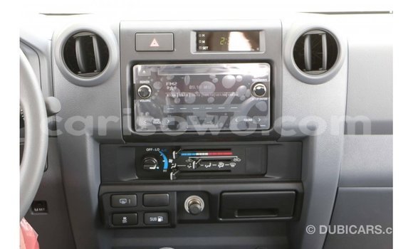 Sayi Imported Toyota Land Cruiser White Mota in Import - Dubai a Benin Sayi Imported Toyota Land Cruiser White Mota in Import - Dubai a Benin