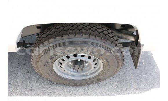 Sayi Imported Toyota Land Cruiser White Mota in Import - Dubai a Benin Sayi Imported Toyota Land Cruiser White Mota in Import - Dubai a Benin