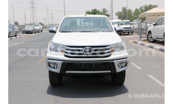Acheter Import Voiture Toyota Hilux Blanc à Import - Dubai, Benin Acheter Import Voiture Toyota Hilux Blanc à Import - Dubai, Benin