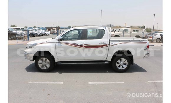 Acheter Import Voiture Toyota Hilux Blanc à Import - Dubai, Benin Acheter Import Voiture Toyota Hilux Blanc à Import - Dubai, Benin