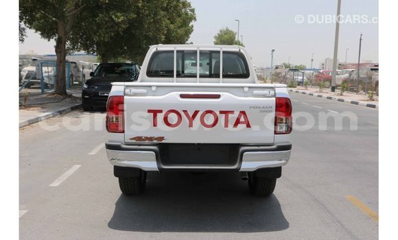 Acheter Import Voiture Toyota Hilux Blanc à Import - Dubai, Benin Acheter Import Voiture Toyota Hilux Blanc à Import - Dubai, Benin