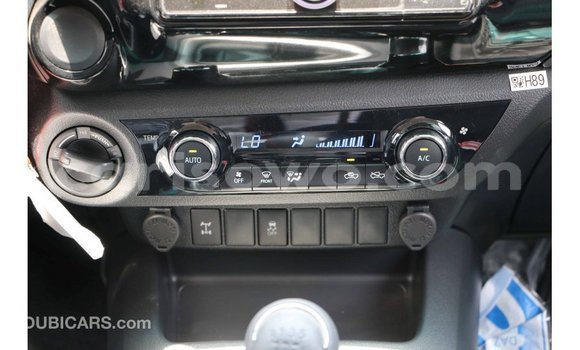 Acheter Import Voiture Toyota Hilux Blanc à Import - Dubai, Benin Acheter Import Voiture Toyota Hilux Blanc à Import - Dubai, Benin