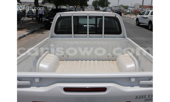Acheter Import Voiture Toyota Hilux Blanc à Import - Dubai, Benin Acheter Import Voiture Toyota Hilux Blanc à Import - Dubai, Benin