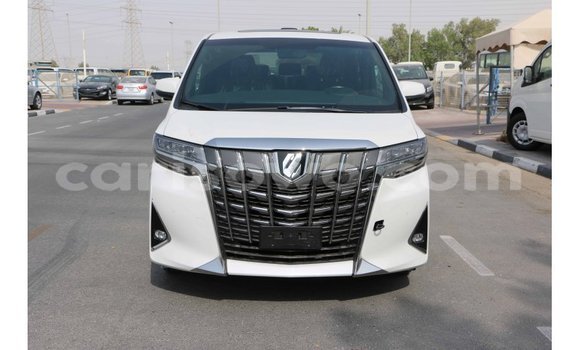 Acheter Import Voiture Toyota Alphard Blanc à Import - Dubai, Benin Acheter Import Voiture Toyota Alphard Blanc à Import - Dubai, Benin